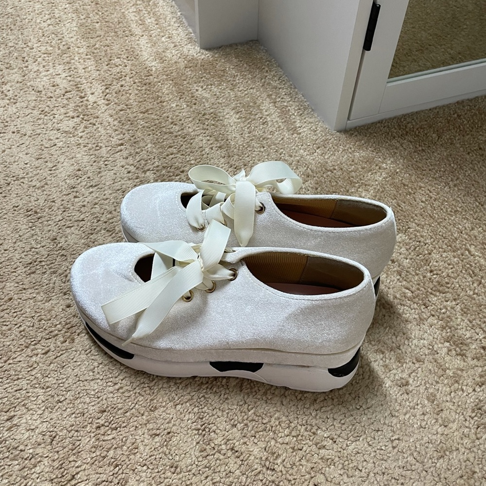 Liz lisa velour sneakers